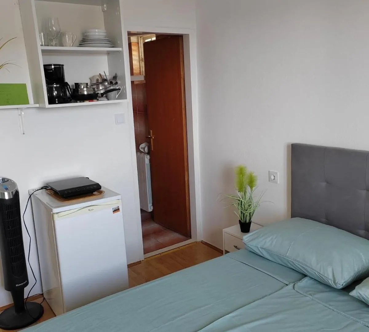 Cosy Room Arba With Private Bathroom And Sea View Kampor Panzió